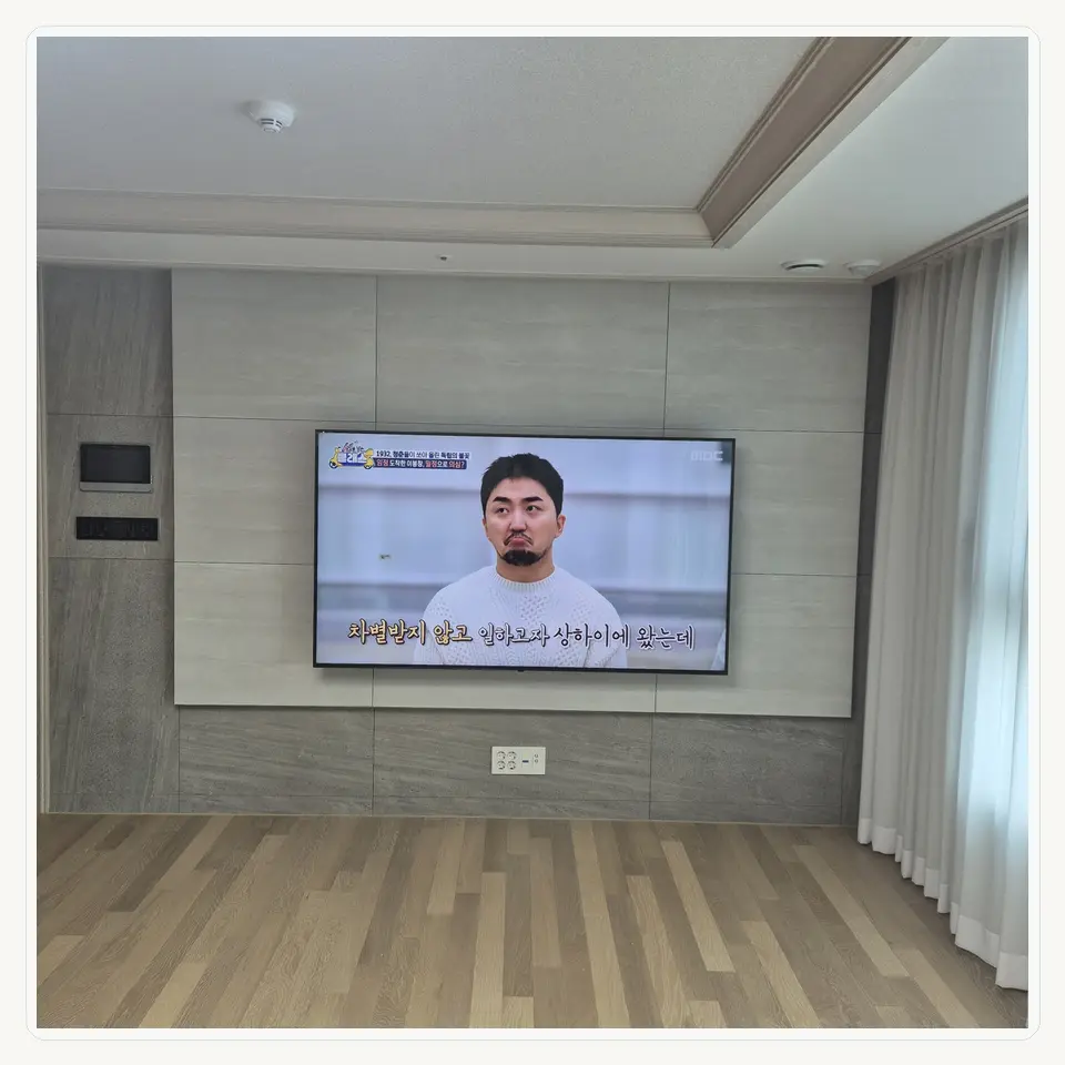 서초구 벽걸이TV 설치 참고 사진 3 · 셋톱박스 리모컨 수신