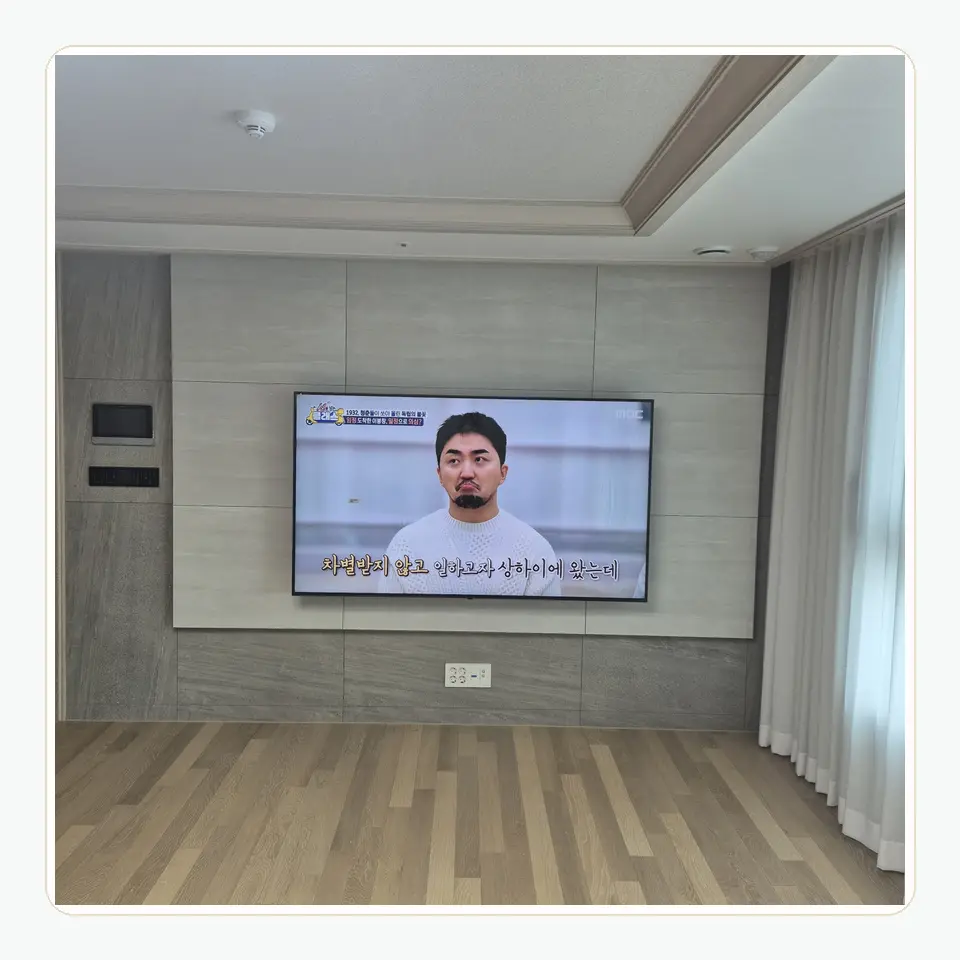 권선구 벽걸이TV 설치 참고 사진 2 · 브라켓 VESA 연결 간격